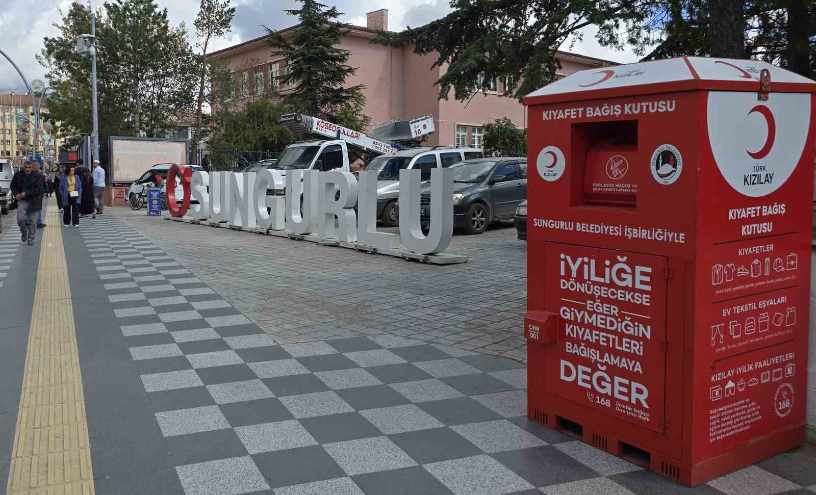 Sungurlu’da ihtiyaç sahipleri için 30 adet kıyafet kumbarası yerleştirildi