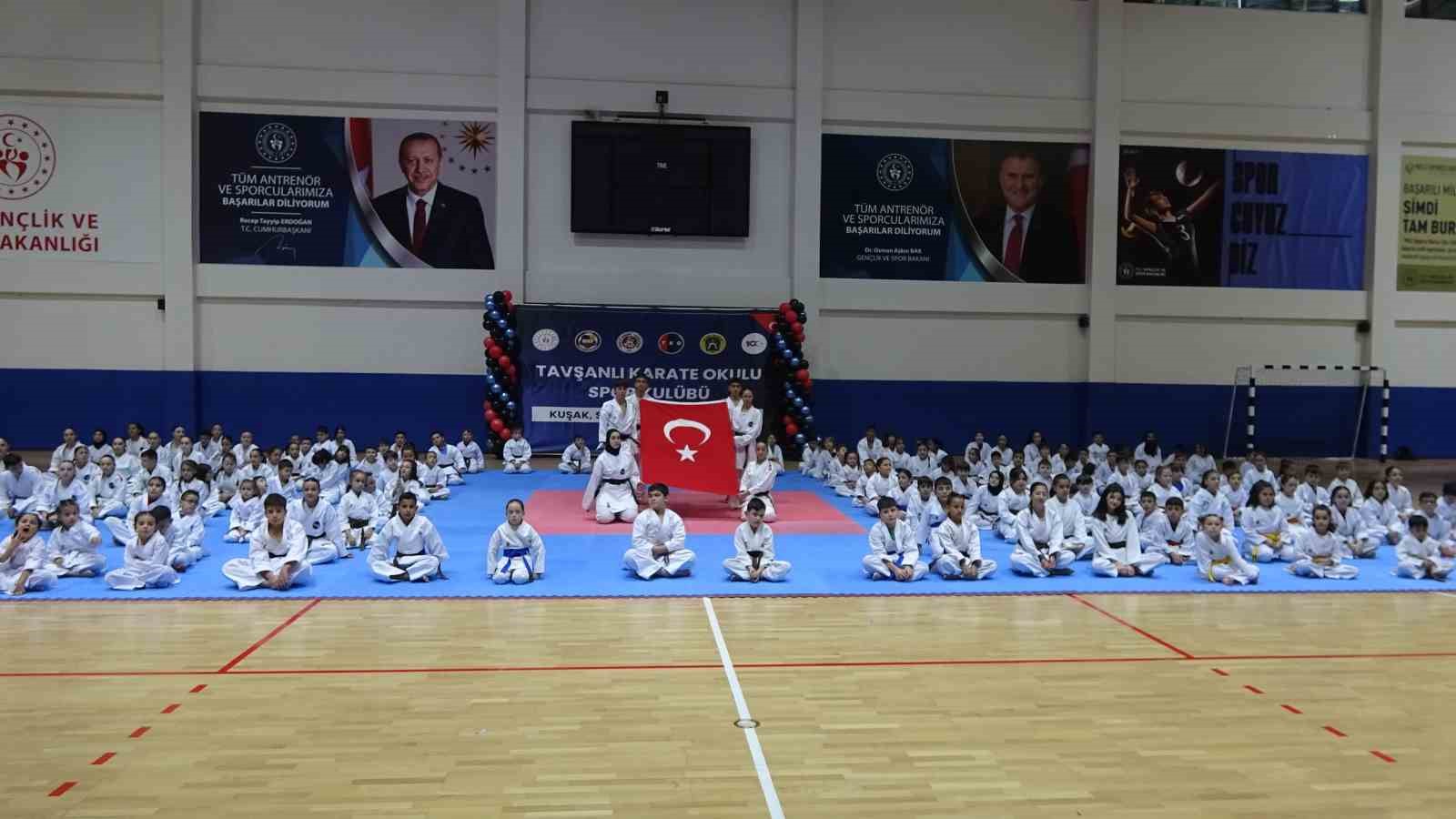 Tavşanlı Karate Okulu’nda 180 sporcuyla kuşak töreni düzenlendi