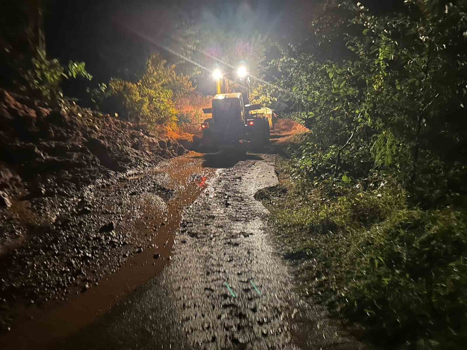 Şiddetli yağışlar Rize’de sel ve heyelanlara neden oldu