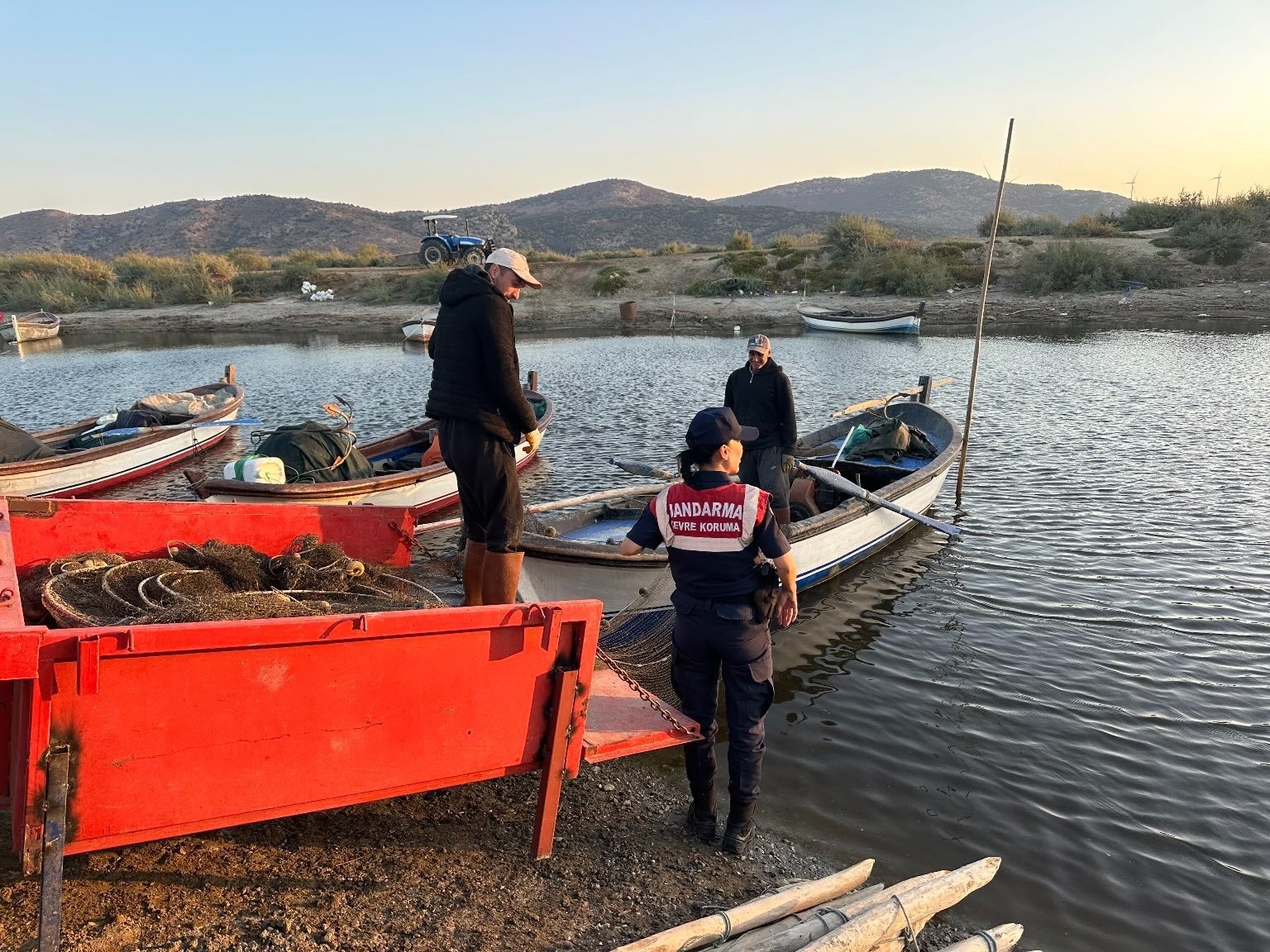 Jandarma ekipleri Bafa Gölü’nde yasadışı avcılığa geçit vermiyor