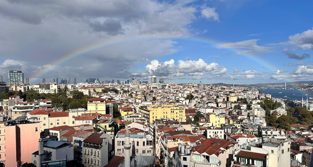 İstanbul’da gökkuşağı sürprizi: Turistler o anları görüntüledi