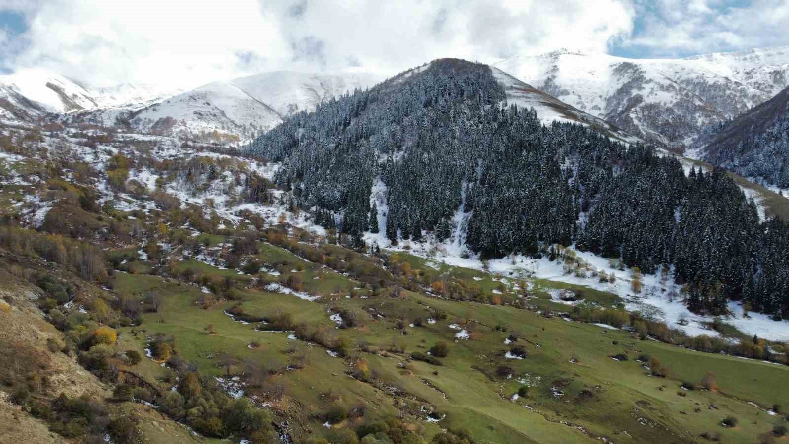 Artvin’de sonbahar ve kış manzaraları aynı karede