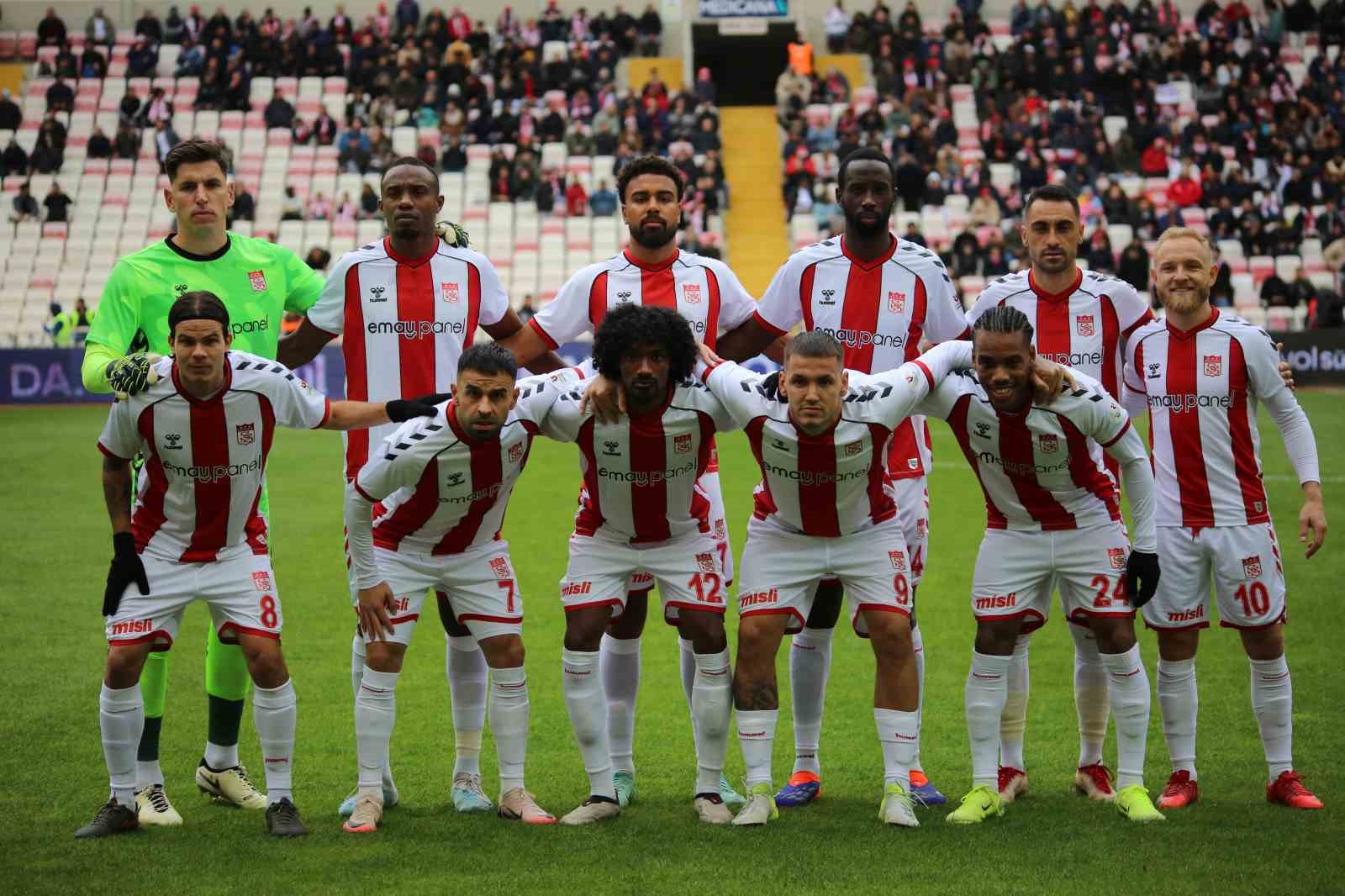 Trendyol Süper Lig: NG Sivasspor: 1 - A. Hatayspor: 1 (İlk yarı)