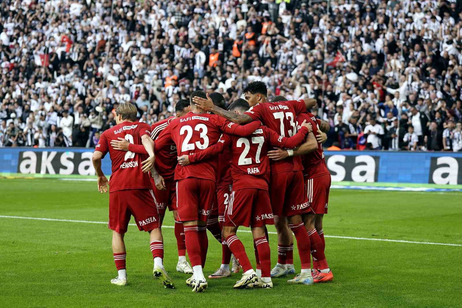 Trendyol Süper Lig: Beşiktaş: 2 - Konyaspor: 0 (İlk yarı)