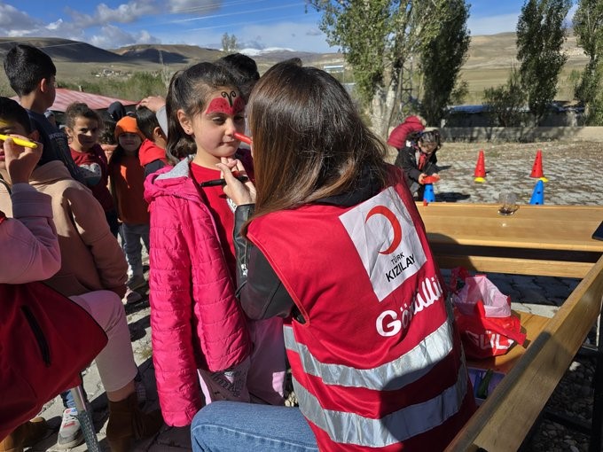 Kızılay’dan miniklere sürpriz