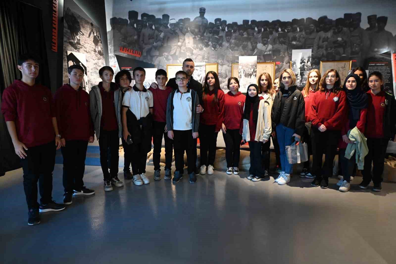 Fen Lisesi öğrencilerinden Anı Evi’ne uçurtmalı ziyaret