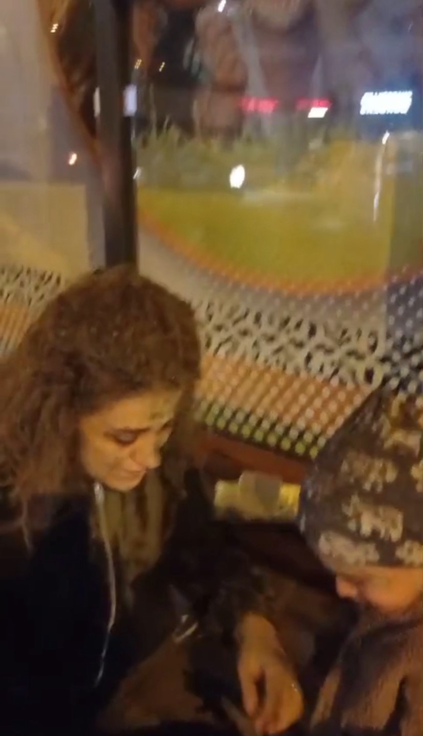 Pendik’te mikser aracının hortumu patladı: 2 yaşındaki çocuk ve annesi çimentoya bulandı