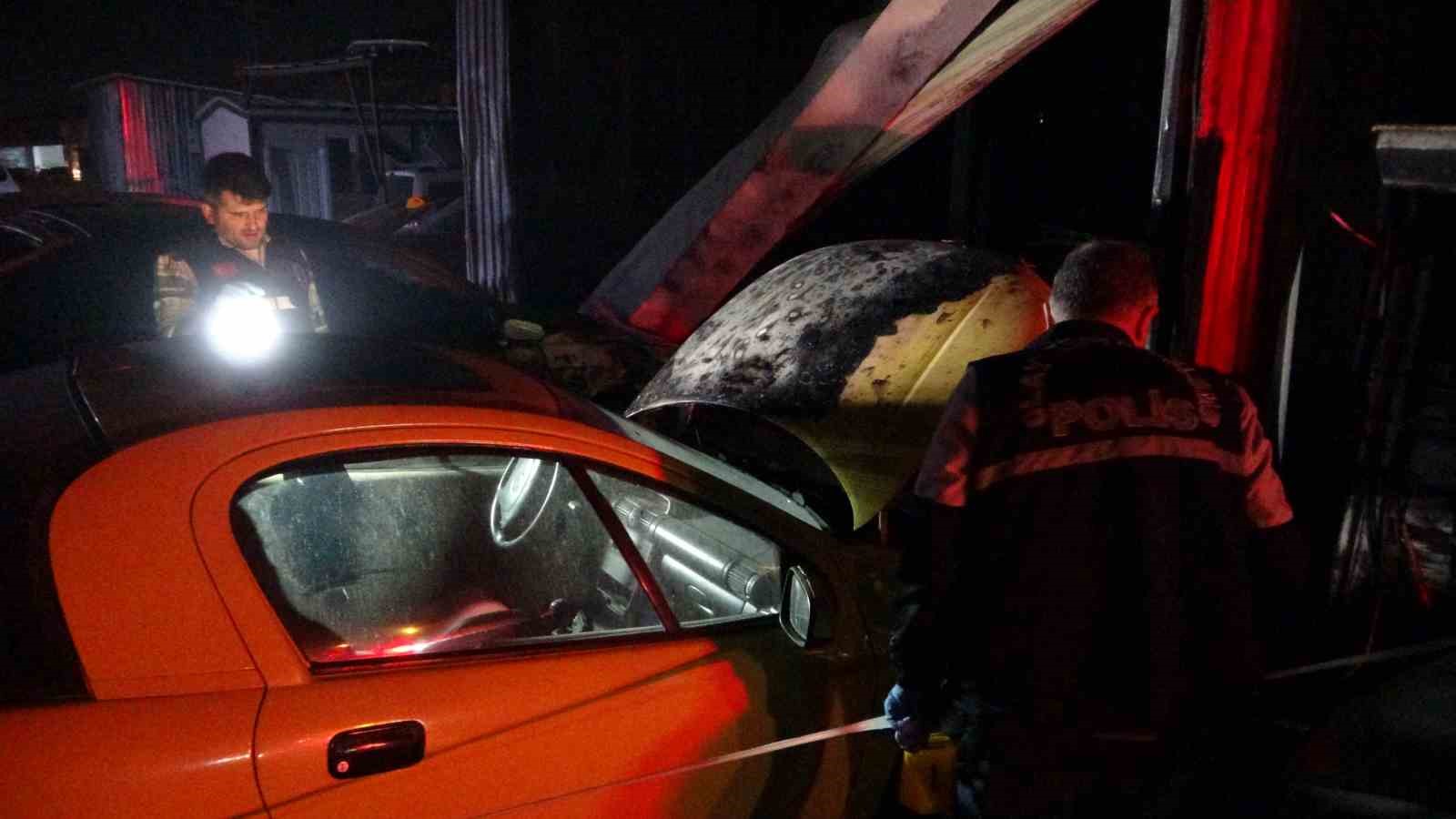 Eşi ile tartıştıktan sonra cinnet getiren esnaf işyerini ateşe verdi