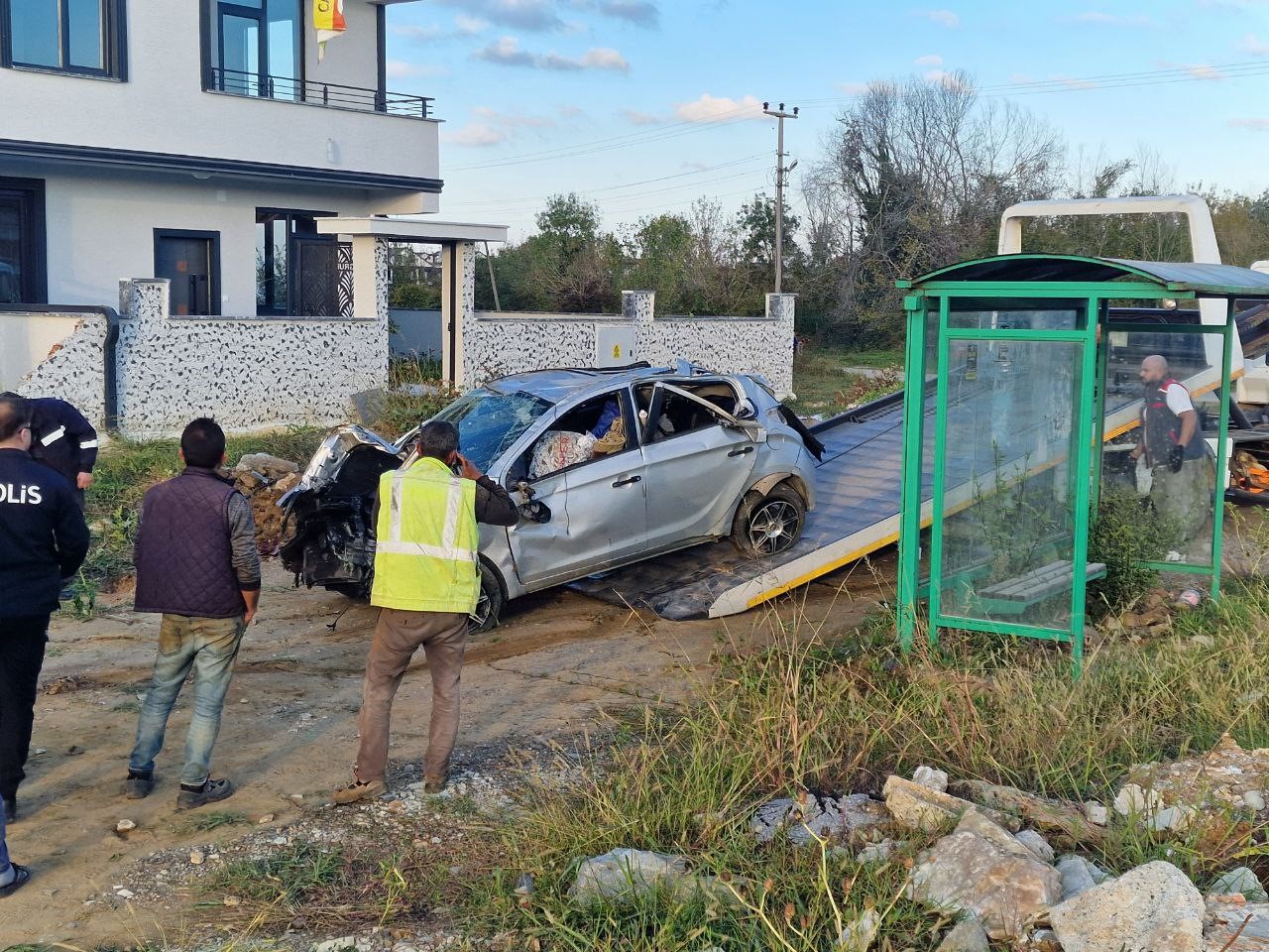 Duble yolda kontrolden çıkan otomobil takla attı: 3 ağır yaralı