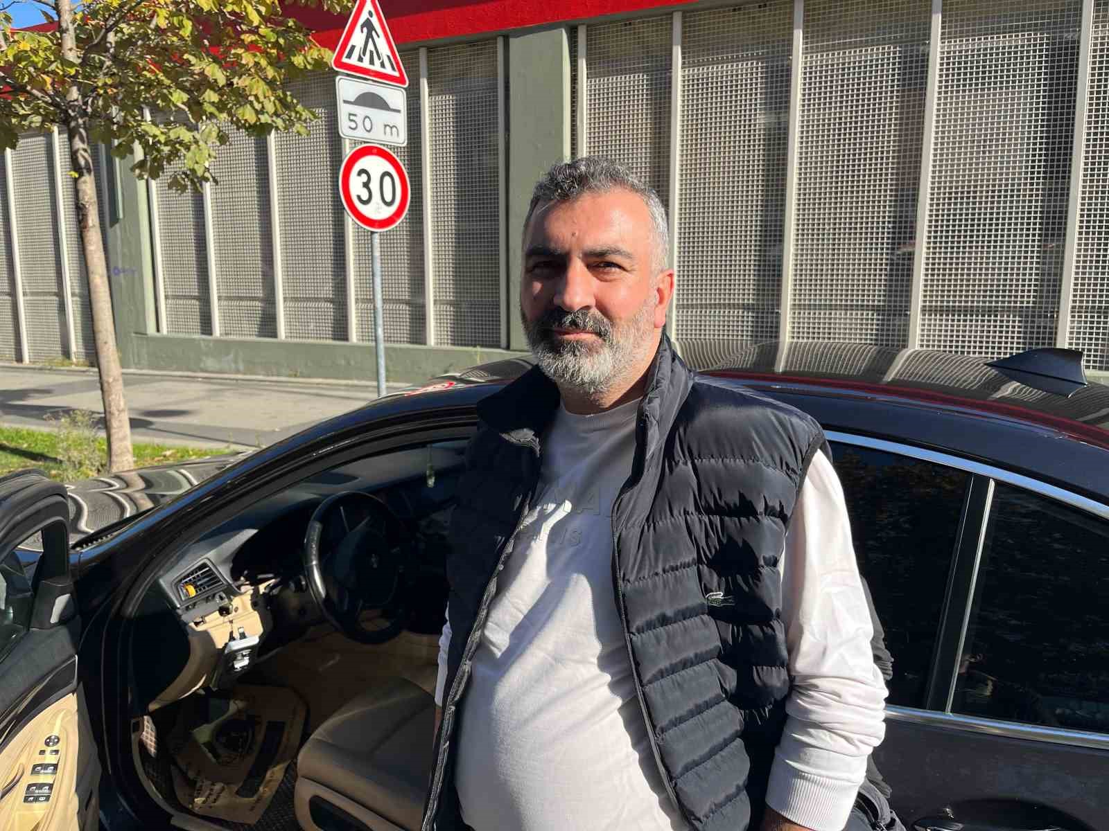 Esenyurt’ta oto fareleri iş başında: Bir gecede 3 otomobili böyle soydular, oto galeriyi de soymaya çalıştılar