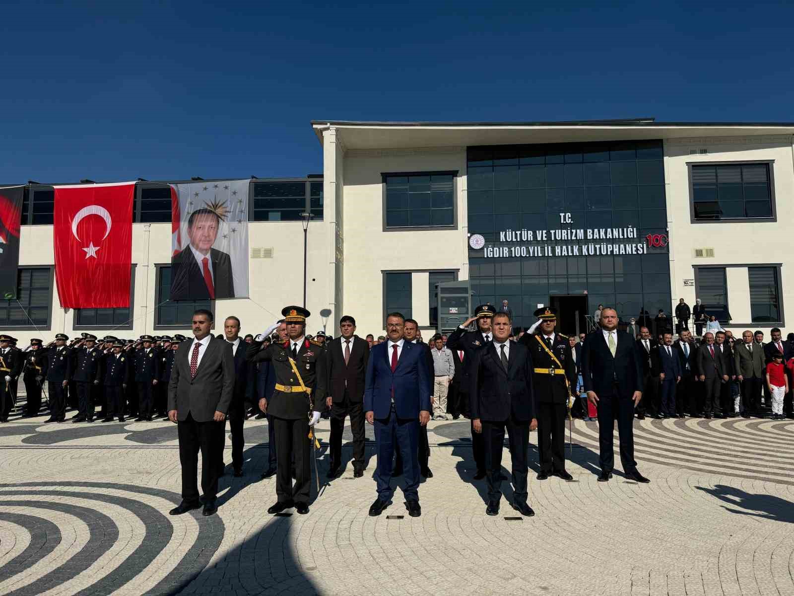 29 Ekim Cumhuriyet Bayramı çelenk sunma töreni düzenlendi