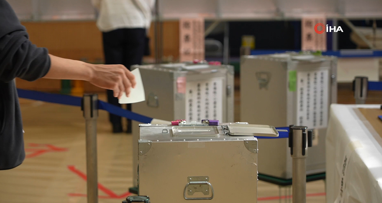 Japonya'daki erken seçimde 15 yıldır iktidardaki LDP mecliste çoğunluğu kaybetti