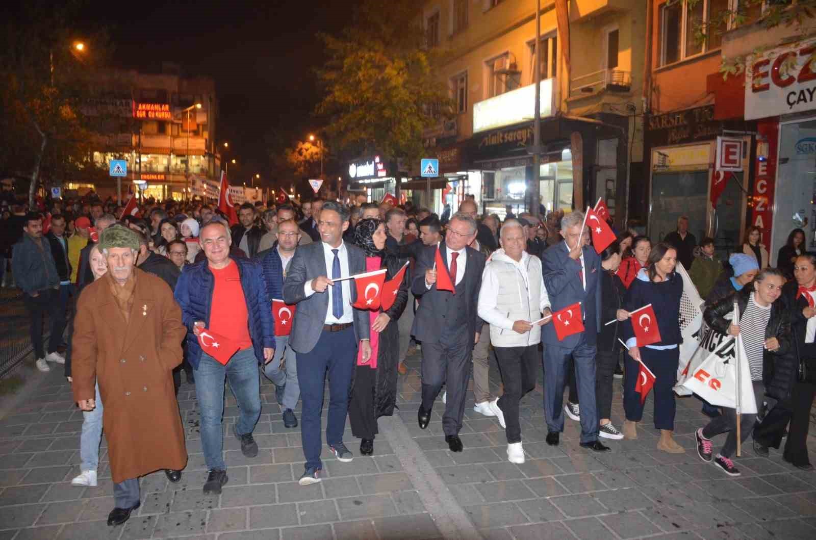 Çaycuma’da Cumhuriyet coşkusu fener alayı ile sürdü