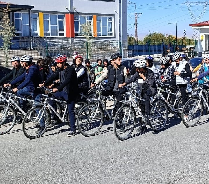 Öğrenciler madde bağımlılığına karşı pedal çevirdi