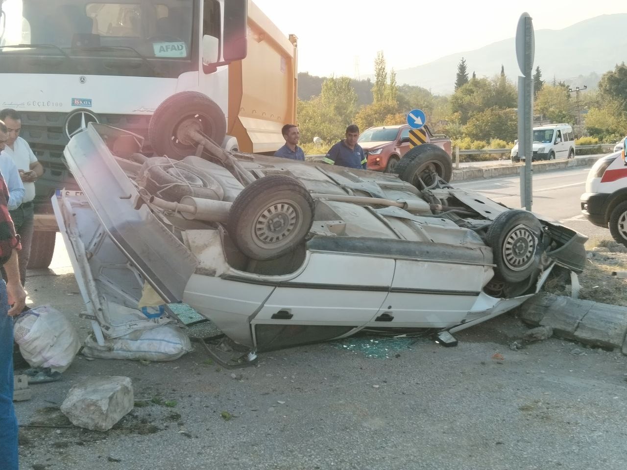 Osmaniye’de otomobil ile kamyonet çarpıştı: 3 yaralı