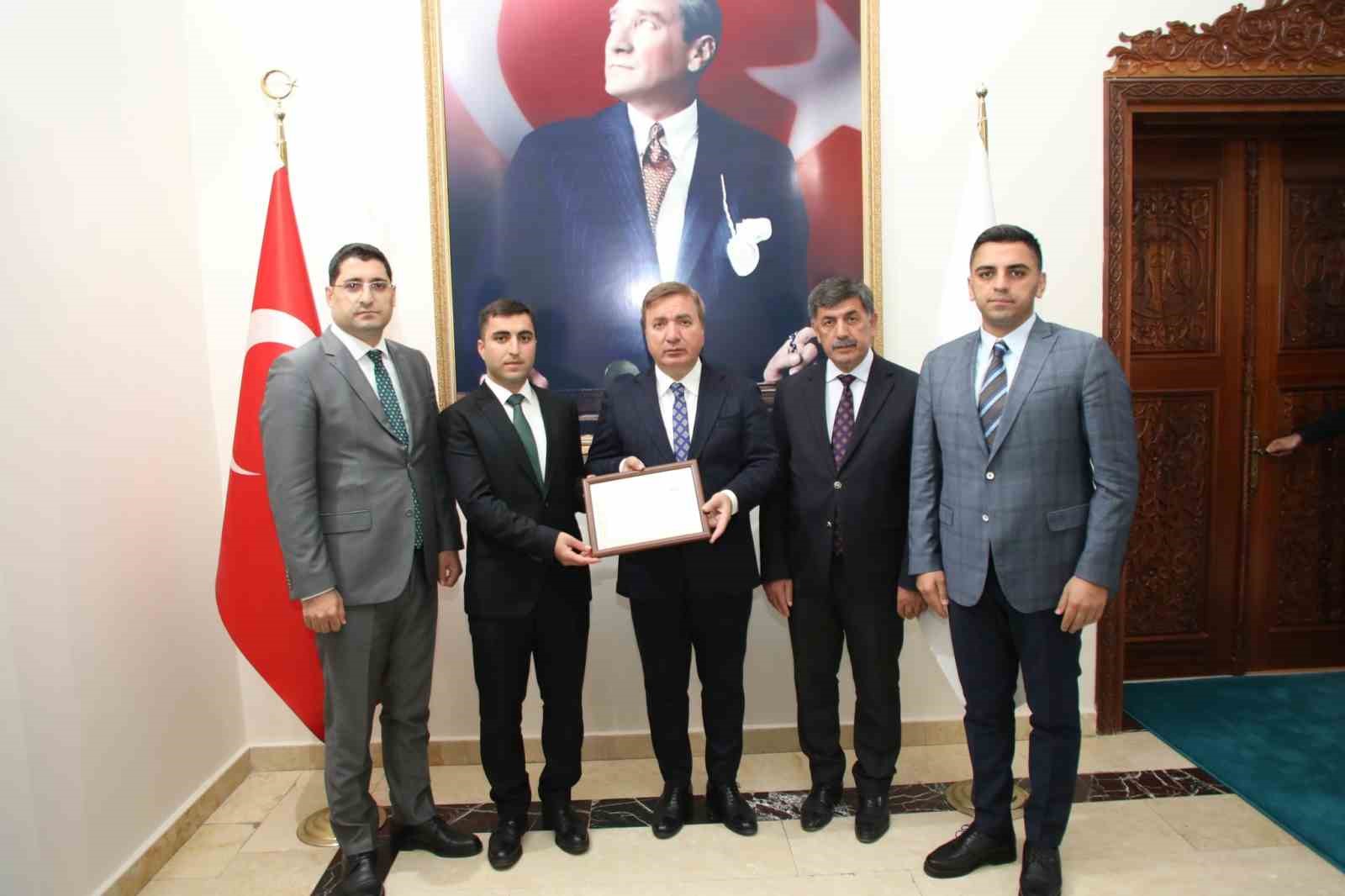 Kaymakam Adayı Saka’ya başarı belgesi