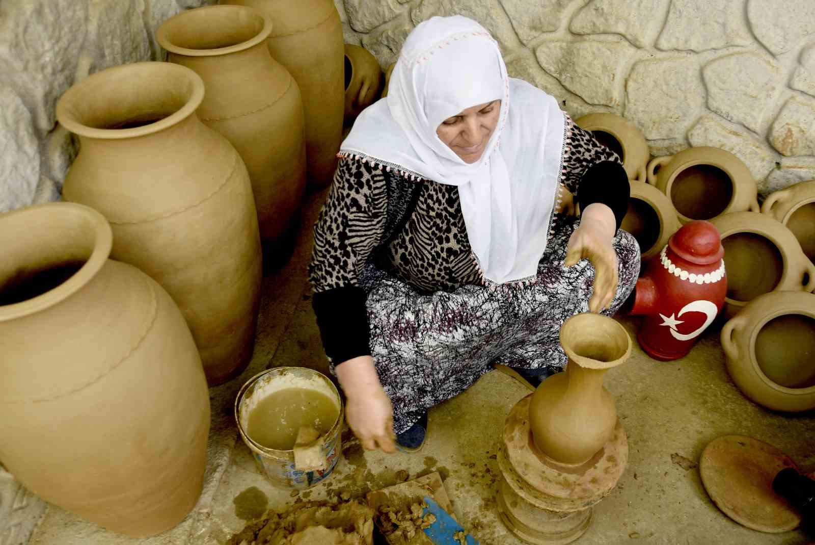 Bitlis’te asırlık çanak çömlek geleneği sürüyor