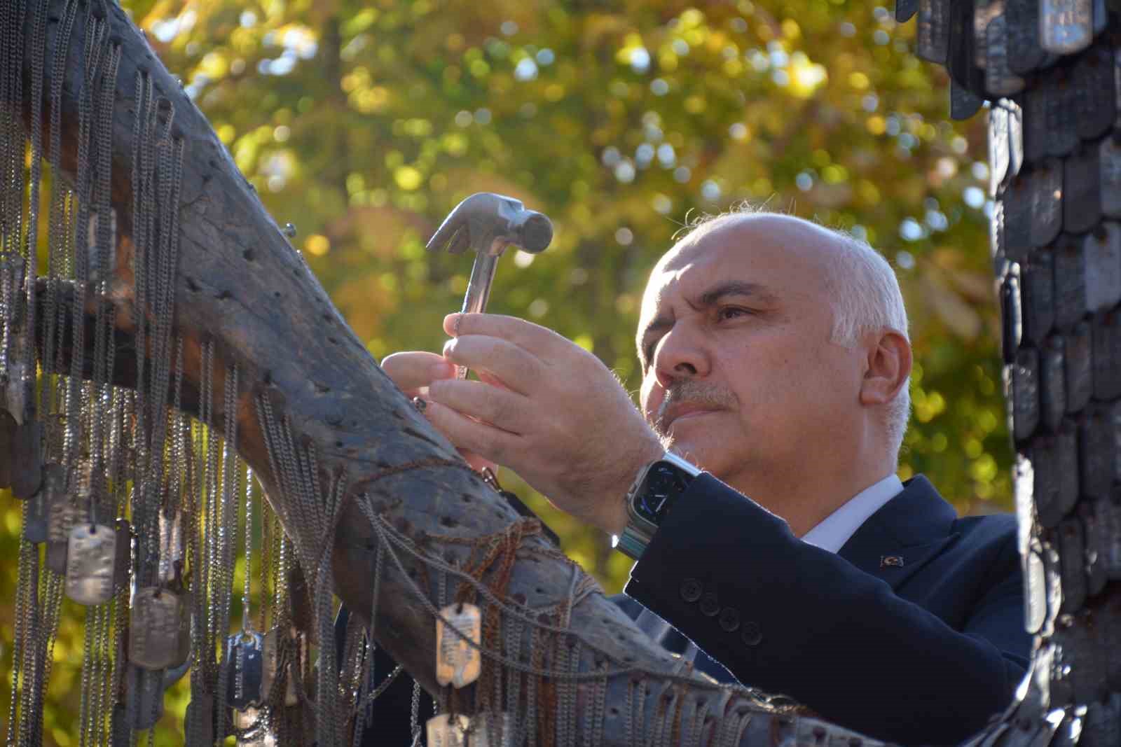 TUSAŞ şehitlerinin künyeleri Şehitler Anıt Ağacı’na asıldı