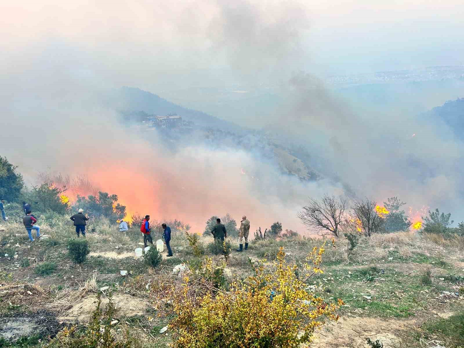 Evlere sıçrayan yangına müdahale için çevre illerden destek istendi