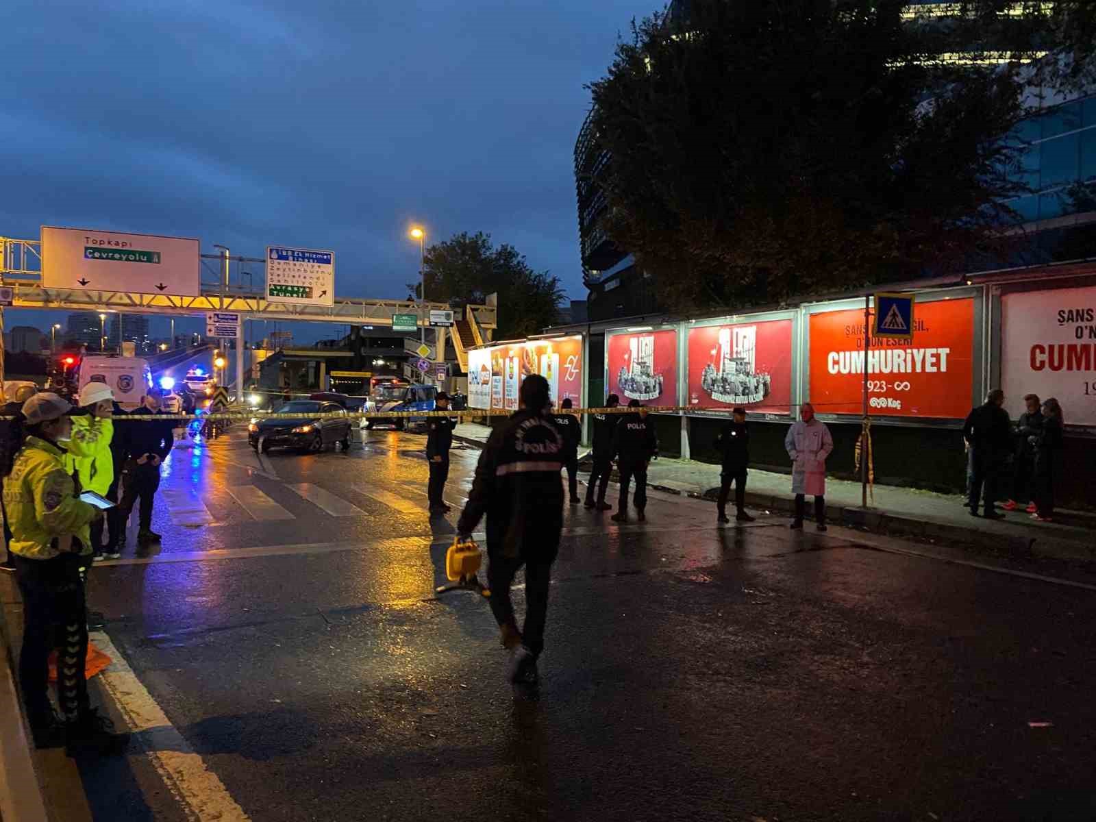 Bakırköy’de trafik kazasına müdahale eden polis ekiplerinin arasına İETT otobüsü daldı, 1 polis şehit oldu