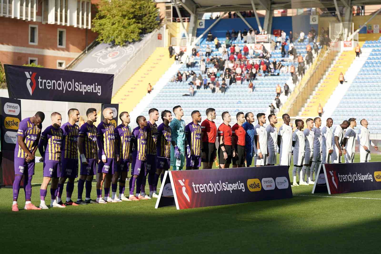 Trendyol Süper Lig: Eyüpspor: 1 - Hatayspor: 0 (İlk yarı)