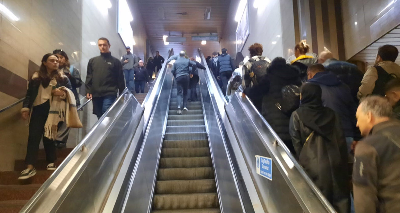 Taksim Metrosu’nda yürüyen merdiven ve çalışmayan asansör çilesi sürüyor