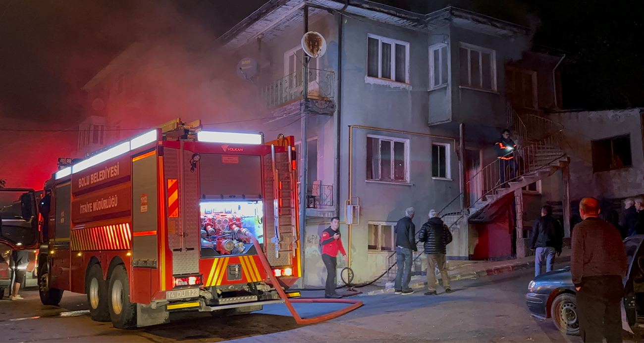 Bolu’da 3 katlı evde yangın çıktı