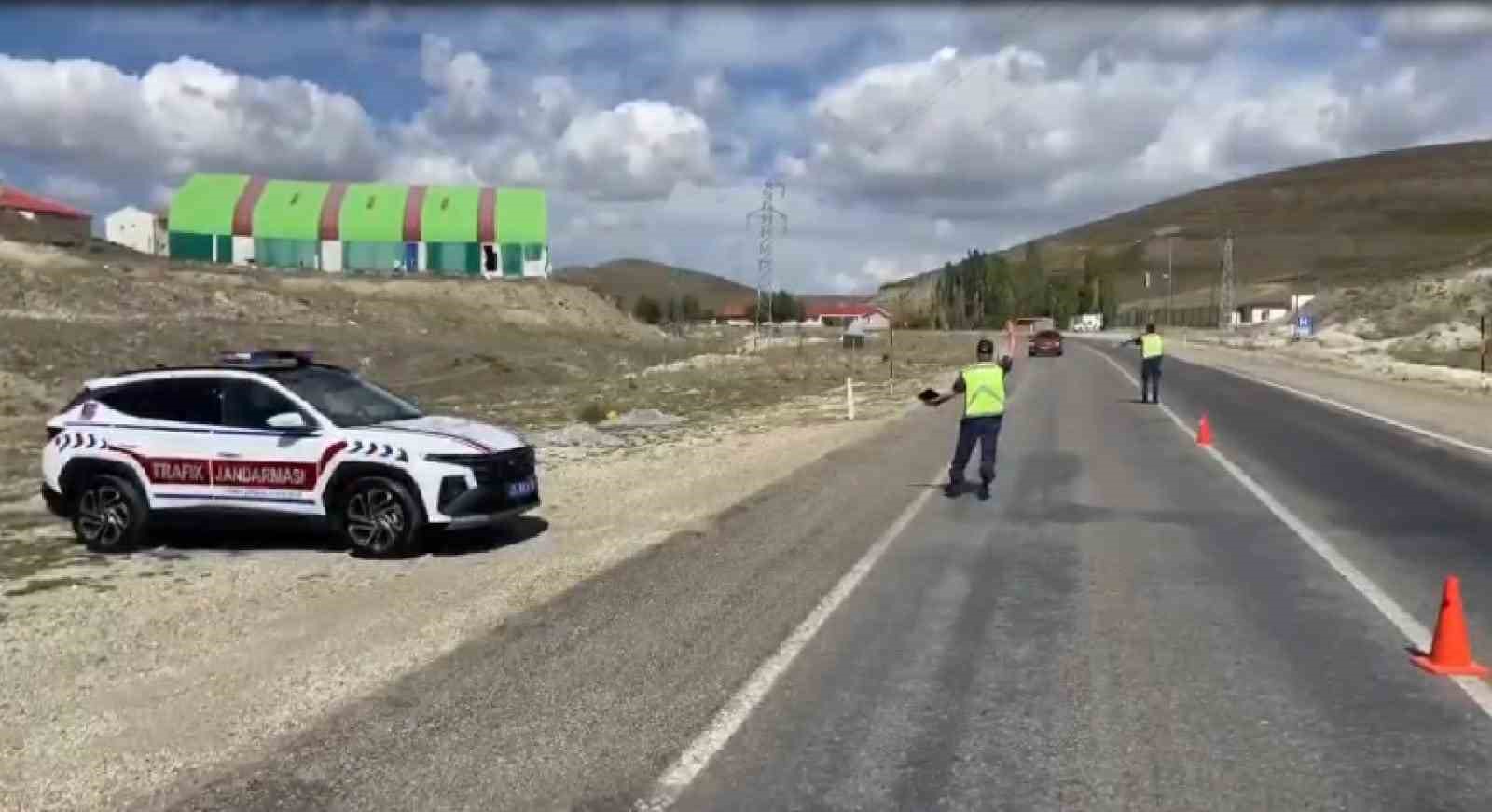 Jandarma Erzurum’da 35 bin 180 aracı kontrol etti