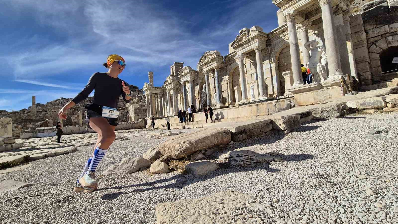 27 ülkeden 320 sporcu Sagalassos Antik Kenti’nde koştu