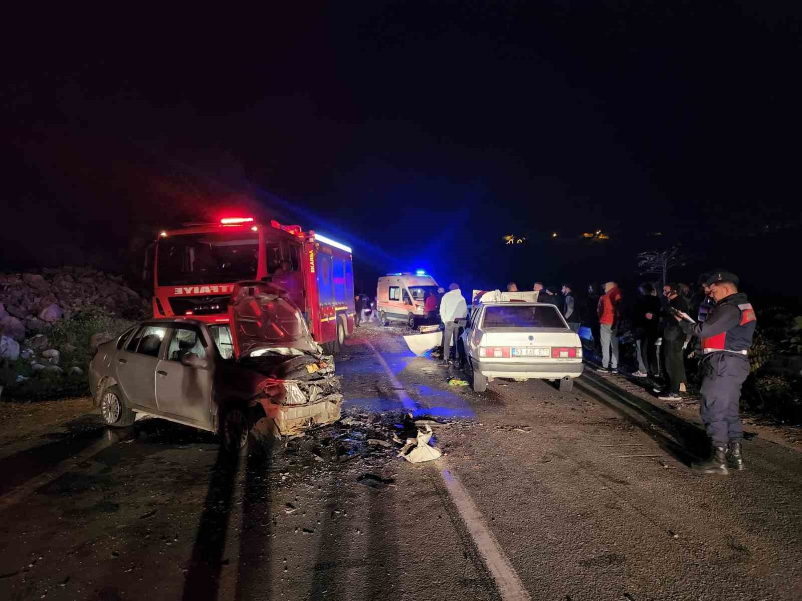 Rize’de feci kazada araçlar hurda yığınına döndü: 2 ölü, 8 yaralı