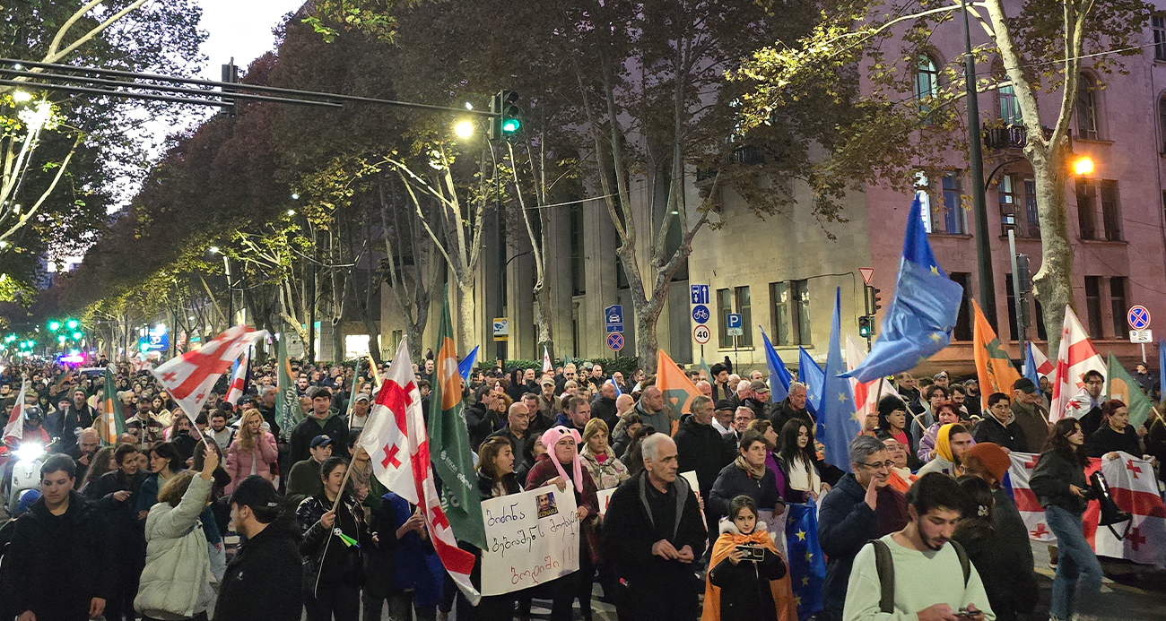 Gürcistan'da muhalefet partilerinden protesto yürüyüşü: “Yeniden seçim istiyoruz”