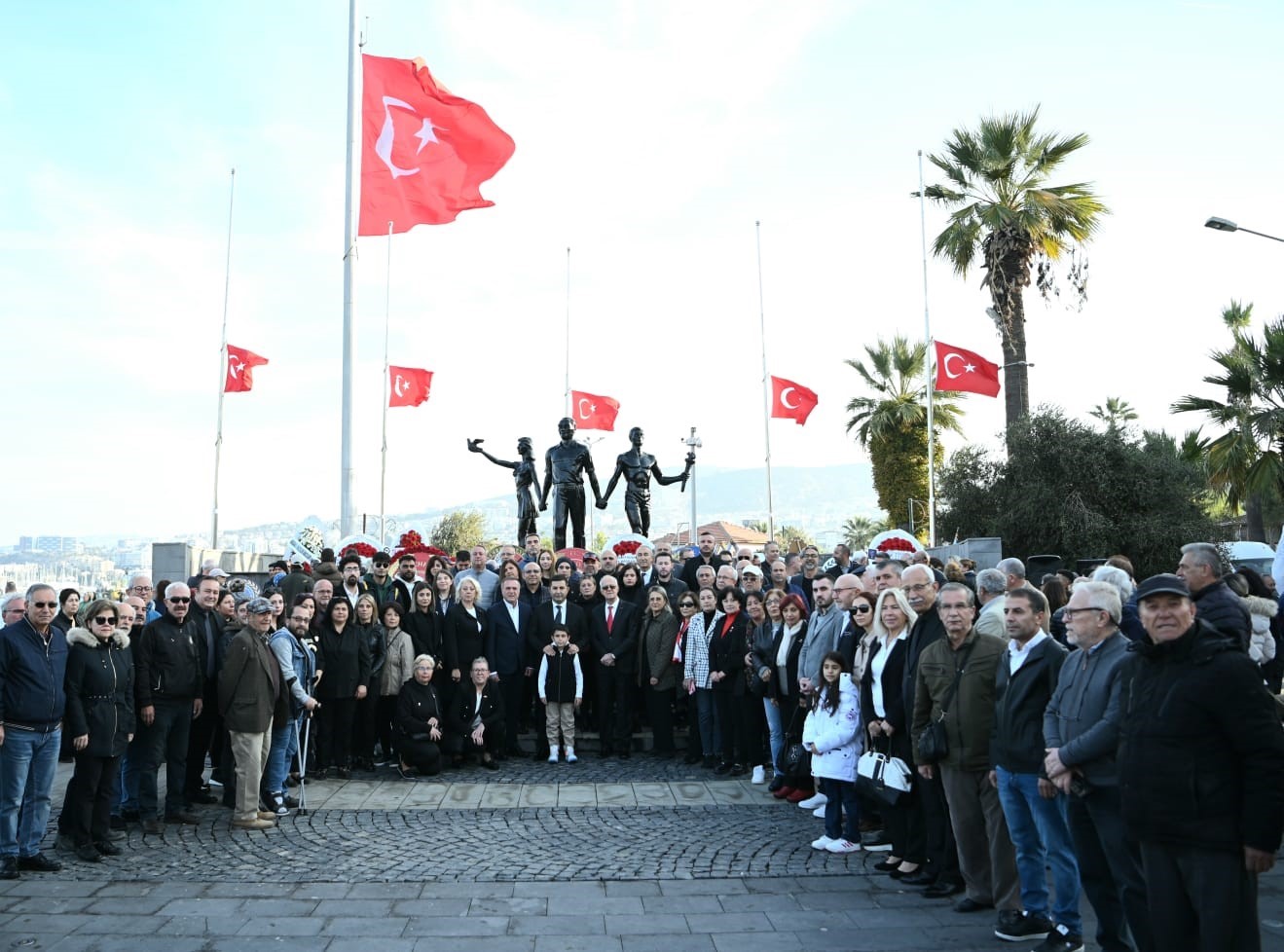 Kuşadası Ata’sını saygı ve özlemle andı