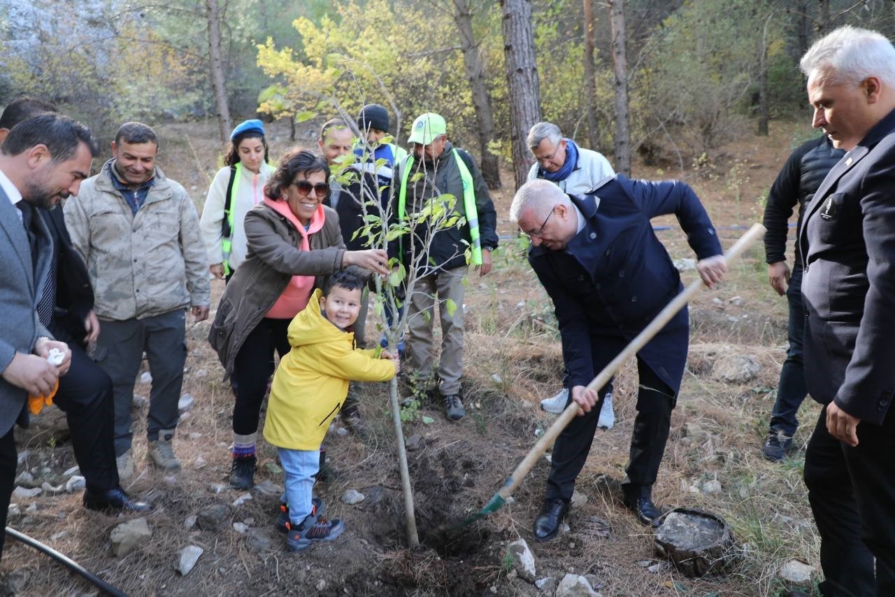 Kazdağları’nda Atatürk’ün anısına fidanlar toprakla buluştu