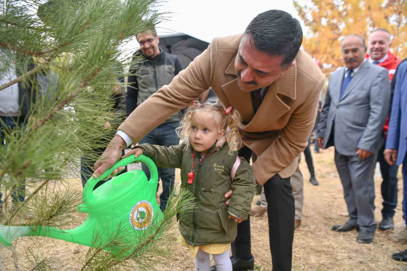 Tunceli’de 35 bin fidan toprakla buluşturuldu