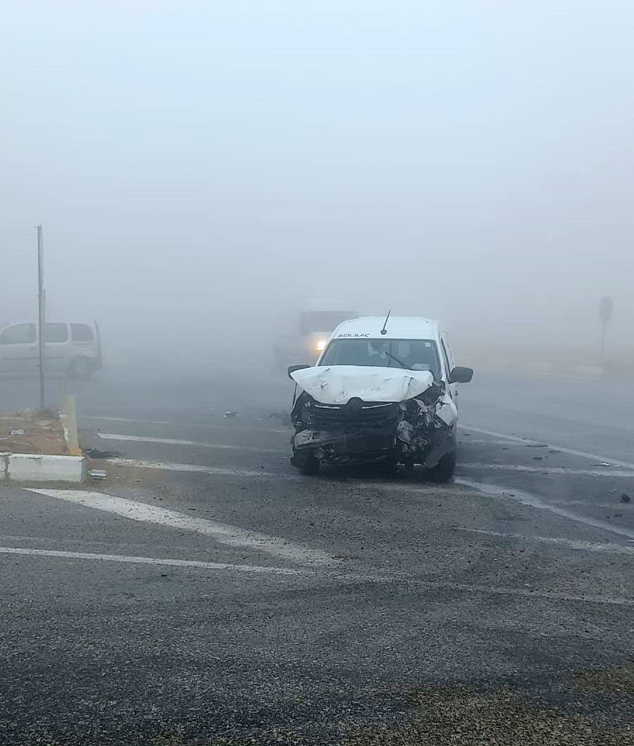 Konya’da hafif ticari araç servis aracına çarptı: 2 yaralı