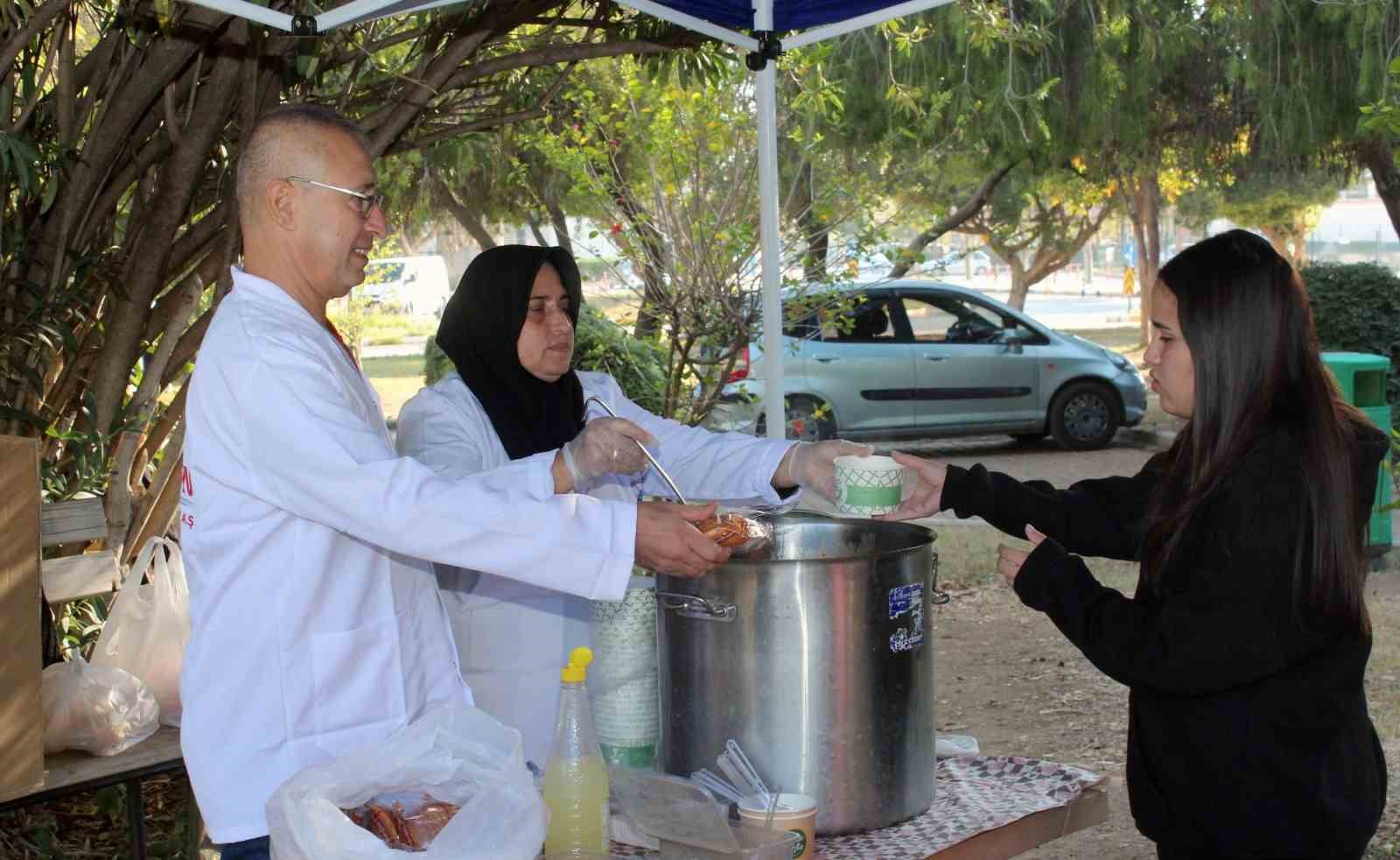 Kepez’den vize sınavına hazırlanan öğrencilere sıcak çorba