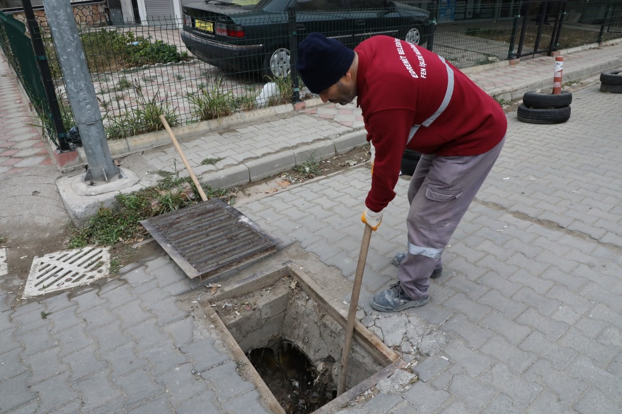 Edremit Belediyesi yağışlara karşı önlem alıyor