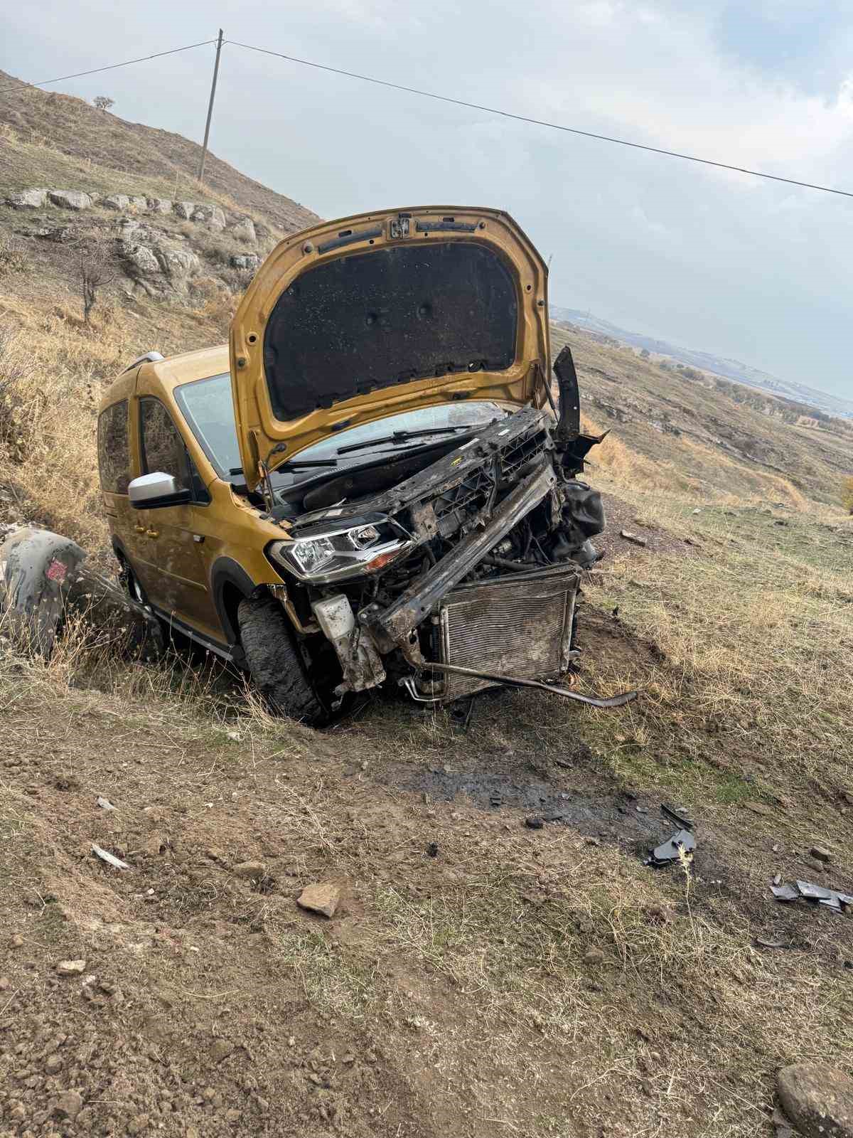 Batman’da hafif ticari araç şarampole yuvarlandı: 1 yaralı