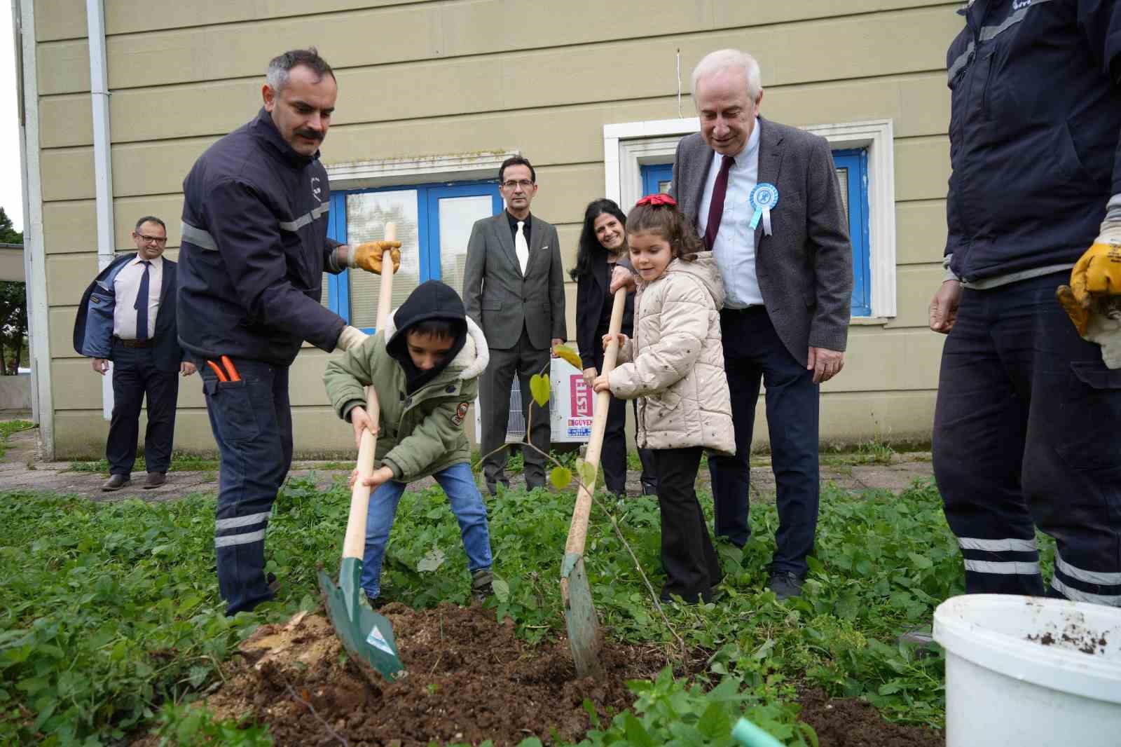 Diyabetli çocuklar, ’Diyabet Ormanı’na fidan dikti