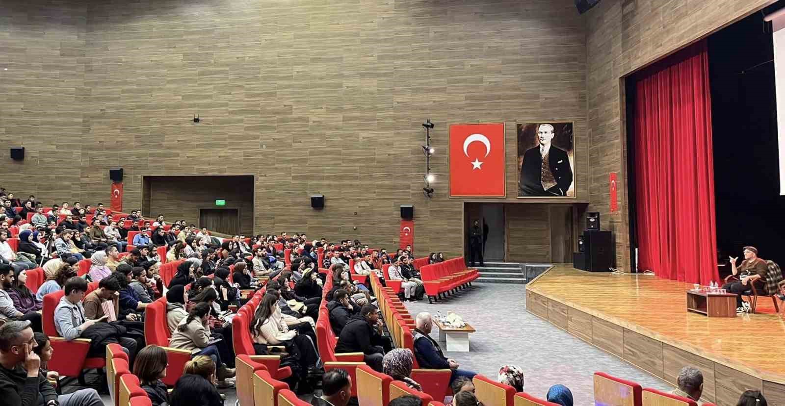 Yönetmen Karahan öğrencilerle söyleşi gerçekleştirdi