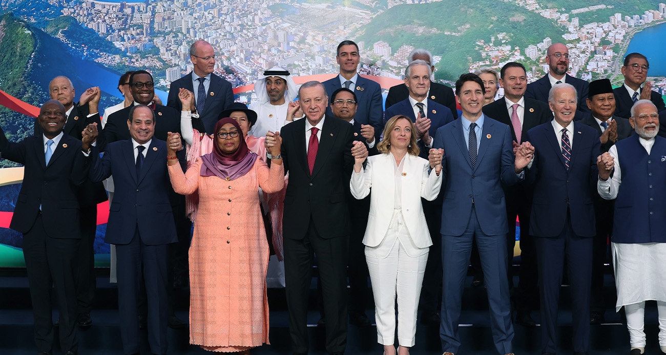 Cumhurbaşkanı Erdoğan, G20 Liderler Zirvesi’nin ardından aile fotoğrafına katıldı