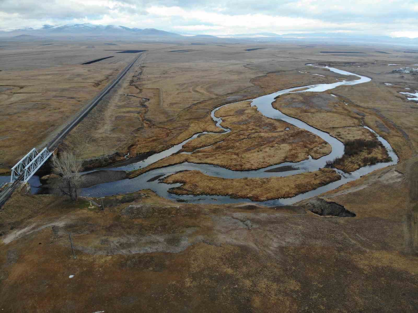 Kars’taki mendereslerde sonbahar güzelliği