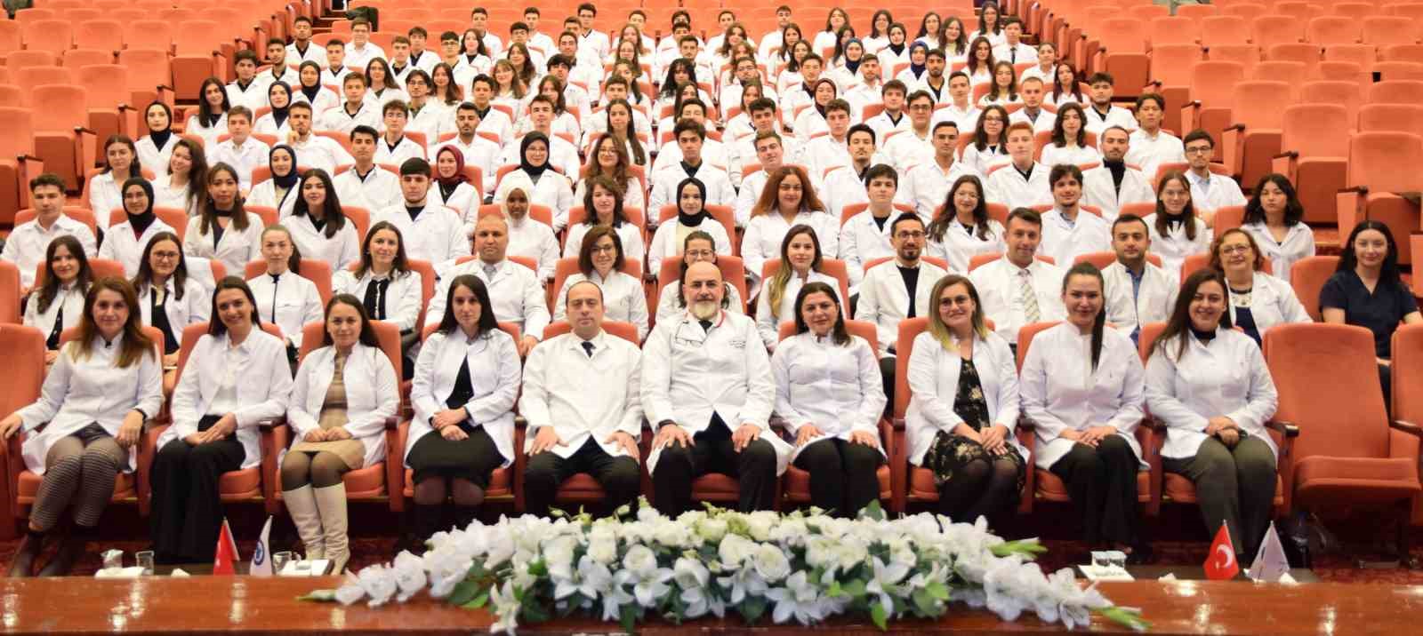 ESOGÜ’lü genç diş hekimi adayları beyaz önlüklerini giydi