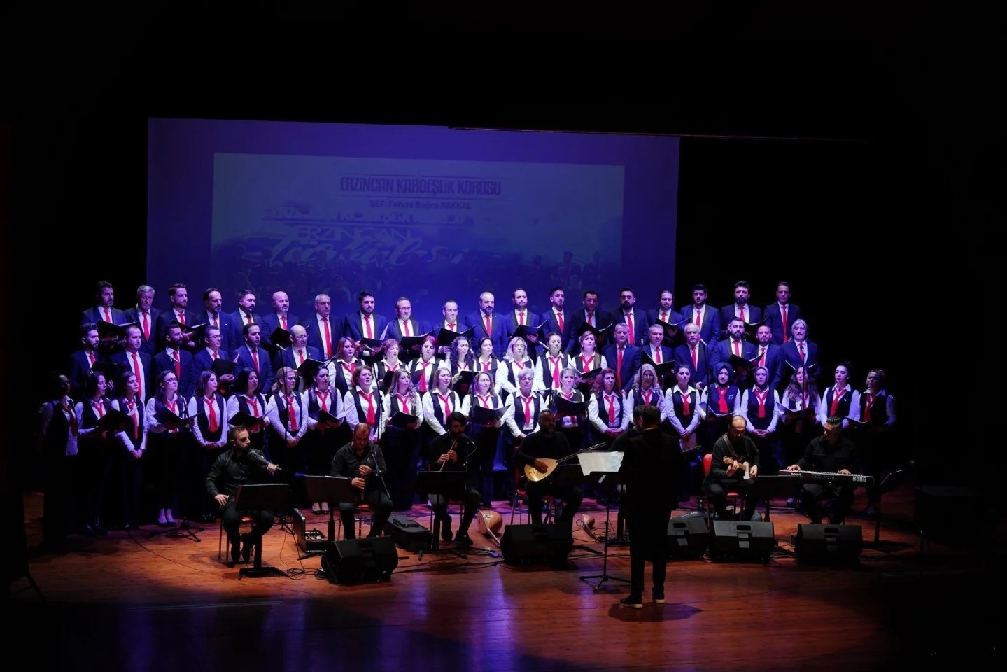 Erzincan Kardeşlik Korosu, ilk il dışı konserini İstanbul’da verdi