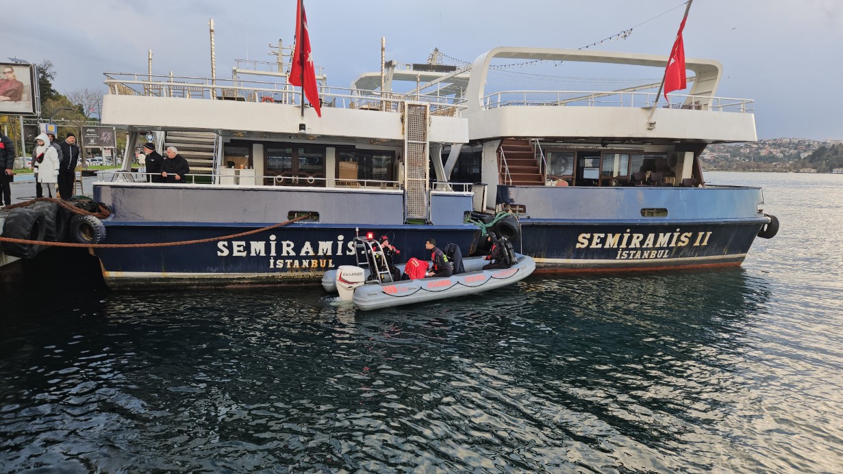 Rumeli Hisarı’nda balık tutan 2 arkadaş denize düşüp kayboldu