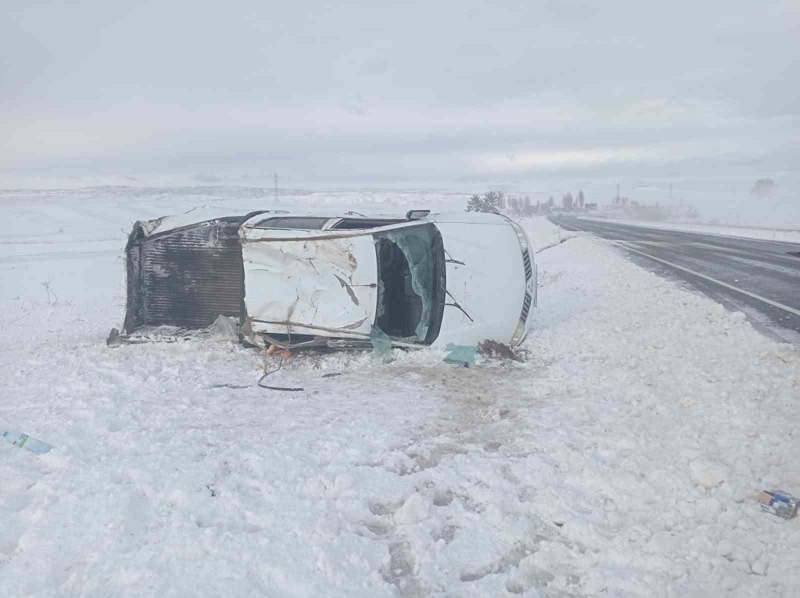 Kırıkkale’de kamyonet takla attı: 3 yaralı