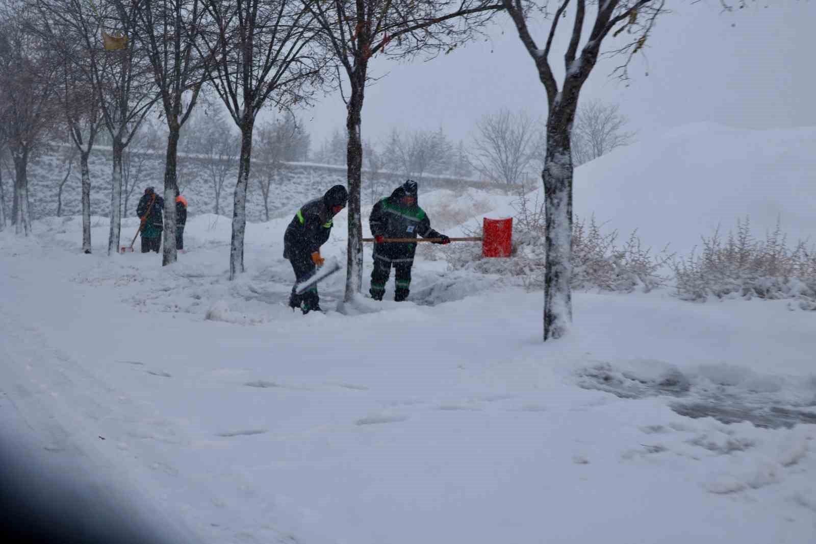 Nevşehir’de kar mesaisi başladı