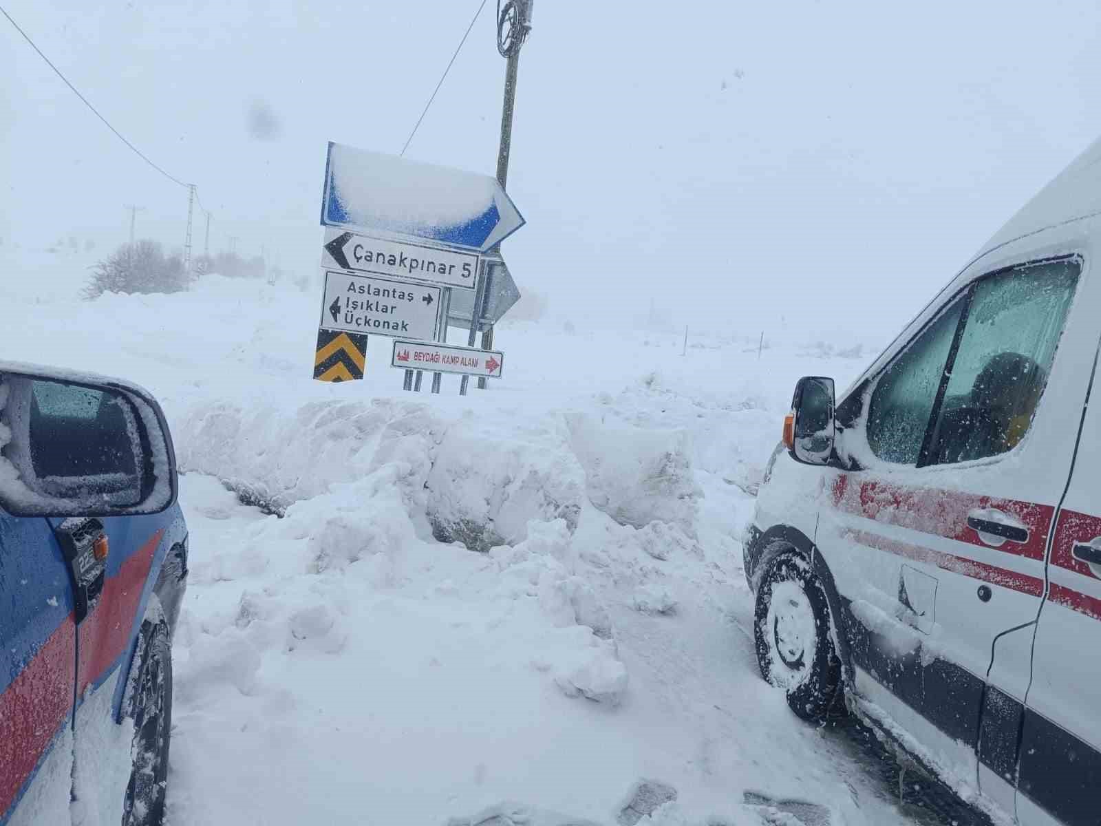 Tomarza’da mahsur kalan kampçılar muhtar tarafından kurtarıldı