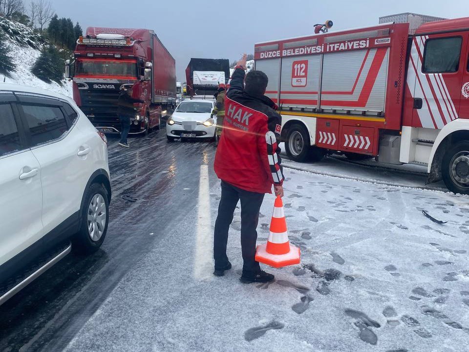 Van kurtarma ekibi, Bolu Tüneli’ndeki kazaya müdahale etti