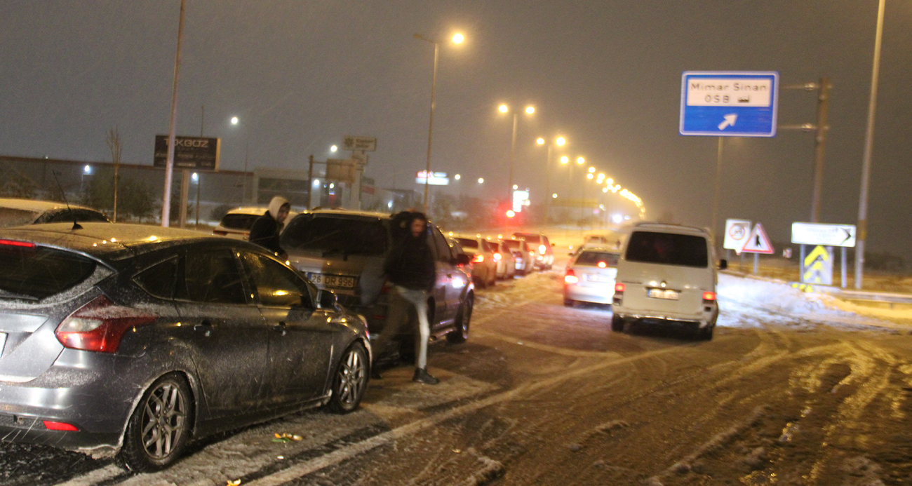 Kayseri-Malatya karayolu 8 saattir ulaşıma kapalı